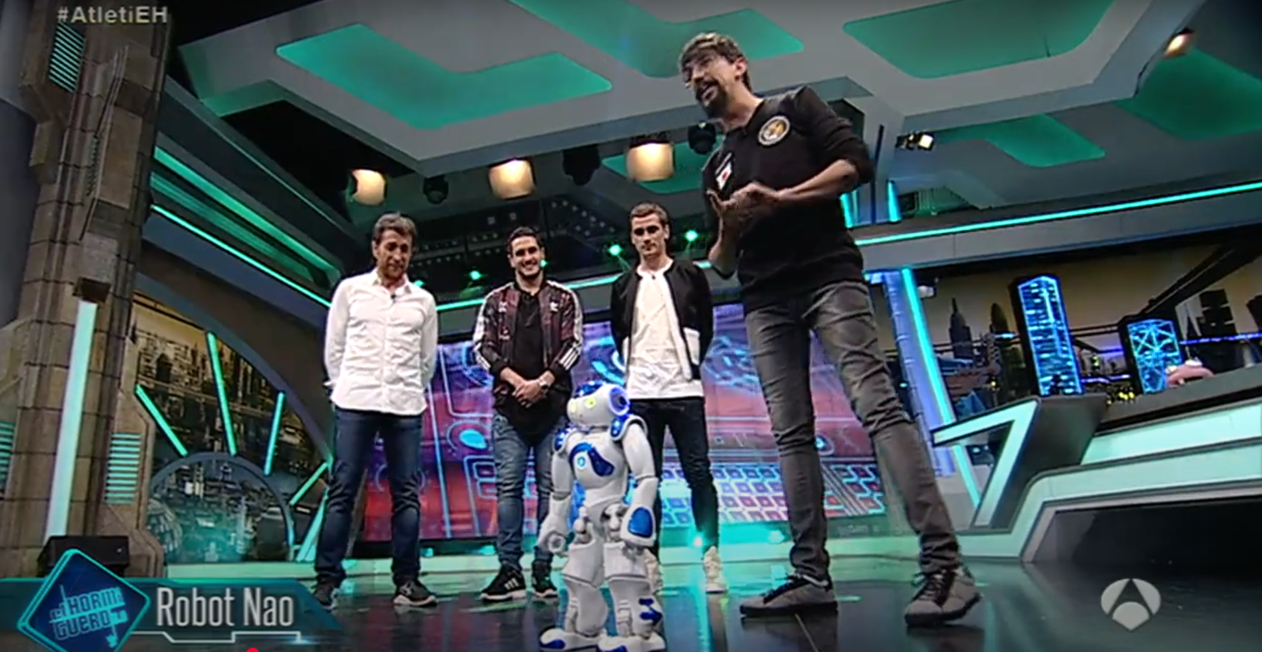 NAO robot with Koke and Griezmann on El Hormiguero